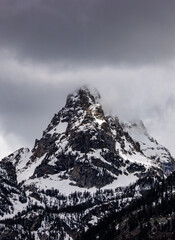 Obraz premium Majestic Snow-Capped Peak of Grand Teton, Wyoming