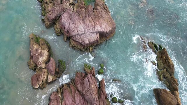 Video de paisaje de mar y piedras