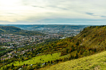 Eine farbenfrohe herbstliche Wanderung durch die wunderschöne Landschaft der Saale Horizontale bei Jena - Thüringen - Deutschland