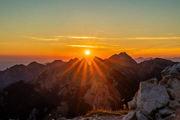 Naklejka premium Sonnenaufgang am Berg