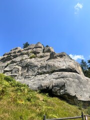 Tustan Fortress is an archaeological and natural monument of national significance, located in the picturesque village of Urych, Ukraine. In autumn, it showcases stunning landscape photography opportu