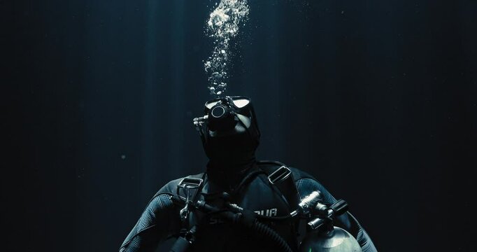 horreur femme masque noir