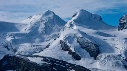 ゴルナーグラードから　ゴルナー氷河越しのペンニネアルプスの山々　ツヴェリングス　　スイス　ツェルマット