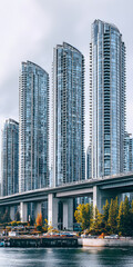 Fototapeta premium Ponte minimalista de concreto e aço em um cenário urbano