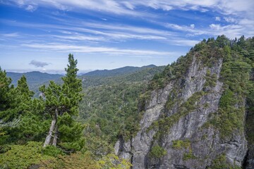 色づき始めた秋の大蛇嵓の情景