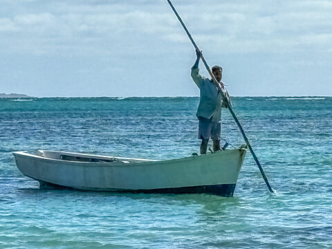 P&ecirc;cheur &agrave; la goulette, &icirc;le maur