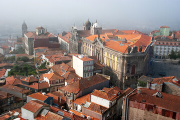 Obraz premium Aerials View over houses with red roofs in old town of Porto, Portugal