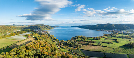 Luftbild, Panorama von der Stockacher Aachm&uuml;ndung mit herbstlicher Vegetation an der Nordwestbucht vom &Uuml;berlinger See, links die Ortschaft Ludwigshafen, rechts die Ortschaft Bodman mit dem Bodanr&uuml;ck