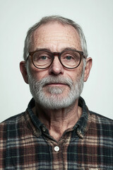 Obraz premium Thoughtful Reflections of an Older Man with Glasses in a Plaid Shirt