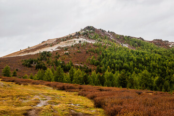 the autumn plateau of Yeshtykol in Altai, dusted with the first snow