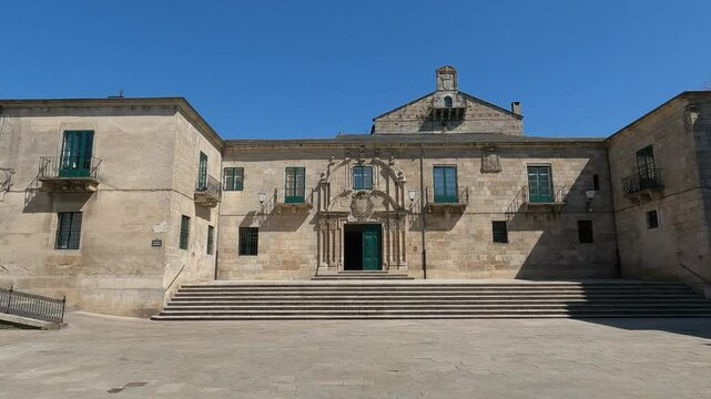 Fachada barroca del palacio episcopal de Lugo, construido en 1743, Espa&ntilde;a