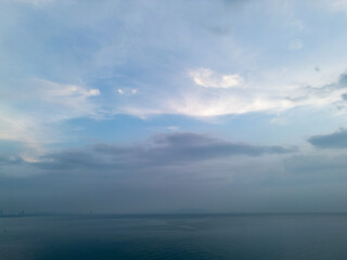 태국 파타야 좀티엔 비치 해안선을 따라 늘어선 고층 콘도와 호텔 빌딩 스카이라인 전경
