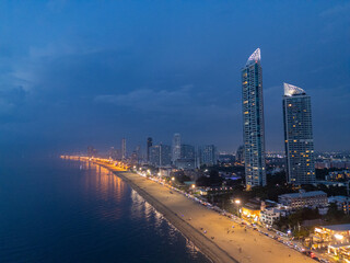 태국 좀티엔 비치의 아름다운 야경, 밤풍경, 해변의 조명,