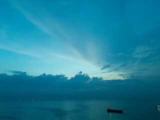 태국 파타야 좀티엔 비치 해안선을 따라 늘어선 고층 콘도와 호텔 빌딩 스카이라인 전경
