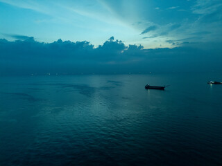 태국 파타야 좀티엔 비치 해안선을 따라 늘어선 고층 콘도와 호텔 빌딩 스카이라인 전경
