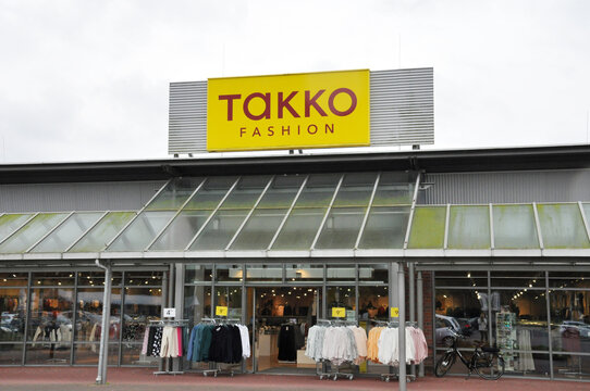 TAKKO Fashion #Symbolbild f&uuml;r den Modemarkt von Damen- Herren- und Kinderbekleidung das Firmenschild auf der Filiale.