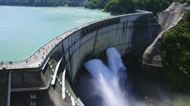 黒部ダムの風景動画