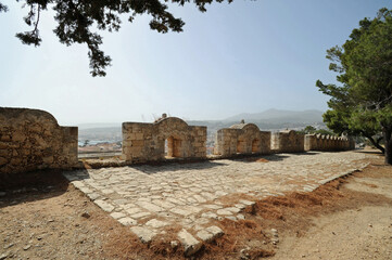 Le rempart de la porte principale de la forteresse de Réthymnon en Crète