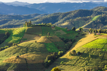 Wallpaper from the top of the mountain, overlooking the panorama, with the wind blowing all the time, fresh air, is a viewpoint that adventurers regularly visit.