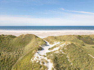 Dünenlandschaft mit Strand an der Nordsee