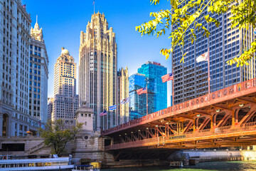 Sailing emerald Chicago river architecture cruise