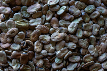 Obraz premium Close-up of dry fava beans from Algarve ready for planting. The textured surface showcases their natural earthy tones, perfect for agricultural and gardening themes