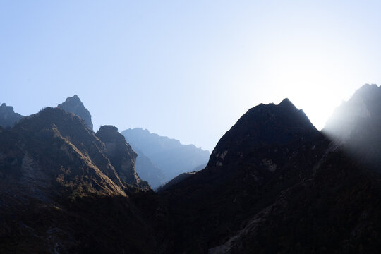 A breathtaking view of the sun rising over a serene mountain range.