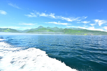 クルーズ船より望む知床の大地と海