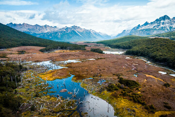 paisajes de tierra del fuego, en la inmediaciones de Ushuaia, la ciudad del fin del mundo, la más austral, ubicada en la Patagonia Argentina. 