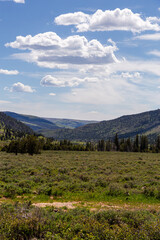 Obraz premium Scenic View of Utah Mountains and Blue Sky