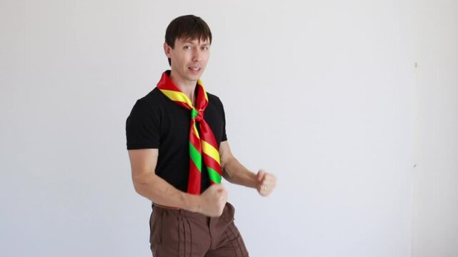 homem ga&uacute;cho express&atilde;o positiva 