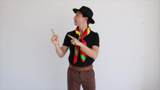 homem ga&uacute;cho express&atilde;o positiva 