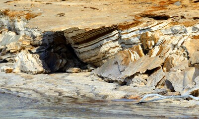 Trozos de sal en el Mar Muerto, Jordania