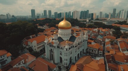 Obraz premium Majestic view of the Sultan Mosque with its golden dome shining in the Kampong Glam neighborhood.