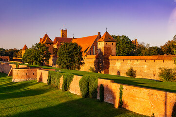 Naklejka premium Medieval gothic Malbork Castle at sunrise