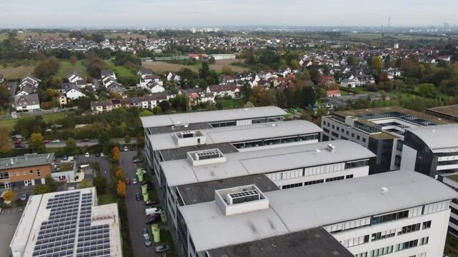 Drohnenaufnahme von Eschborn Niederh&ouml;chstadt, Hessen.