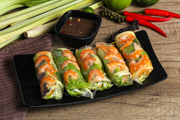 Vietnamese spring roll with prawn and mango