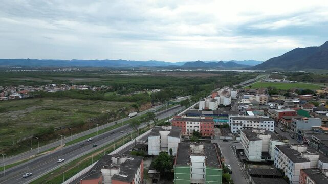 Imagem a&eacute;rea da rodovia br101 que atravessa o bairro de Andr&eacute; Carlone e Carapina na cidade da Serro, na regi&atilde;o metropolitana de Vit&oacute;ria no Esp&iacute;rito Santo.