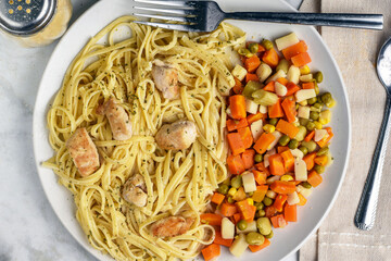 chicken  alfredo  with mixed  vegetables