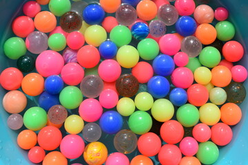 カラフルなスーパーボール