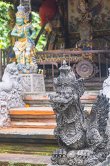 バリ島の寺院にあるたくさんの石像
