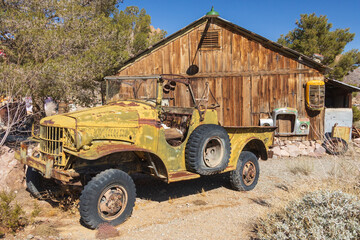 Obraz premium Abandoned vintage rusted truck