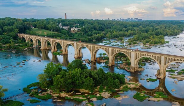 ACL/RF&P Railroad Bridge crossing the James River in Richmond, Virginia, United States.