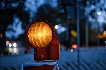 Construction site warning lamp - Warnleuchte Dunkelheit Sicherheit Gefahr HIndernis Verkehr...
