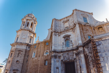 Discovery of the tourist city of Cadiz, its historical monuments and beaches in Spain