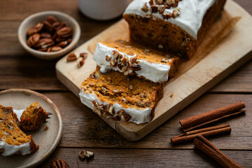carrot cake aux noix de pécan et cannelle fait maison