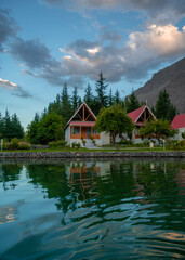 Fototapeta premium Lower Kachura Lake, also known as Shangrila Lake and Resort, is a lake located at Skardu in Gilgit-Baltistan, Pakistan, and situated at a height of 2,500 meters, since 1983.