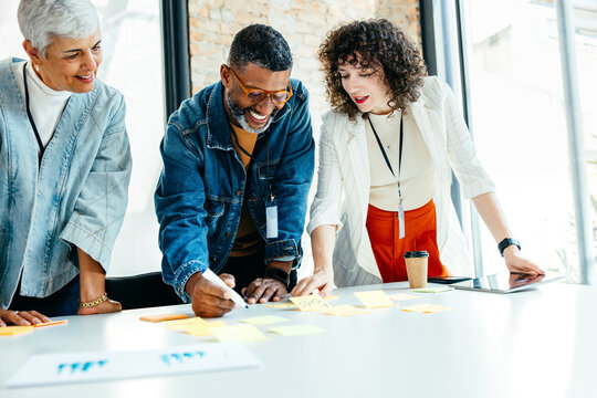 Cheerful business team collaborating and showcasing the spirit of teamwork