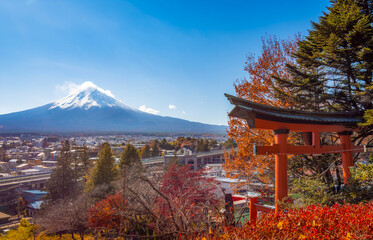 Obraz premium Mount Fuji, the iconic symbol of Japan, during the season of autumn foliage, a period of exceptional beauty.kawaguchiko,japan.
