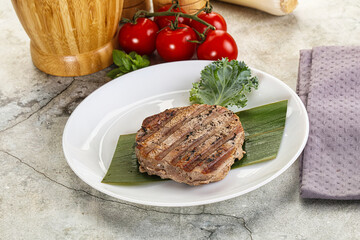 Grilled tuna medallion in the plate